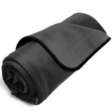 Liberator Fascinator Throw narzuta ochronna czarna z mikrofibry, 183 x 137 cm