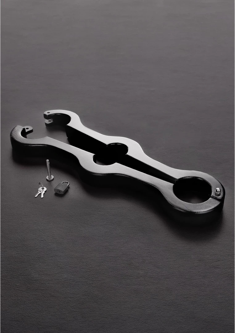 Steel by Shots Lederhalt metalowe dyby z trzema otworami, czarne